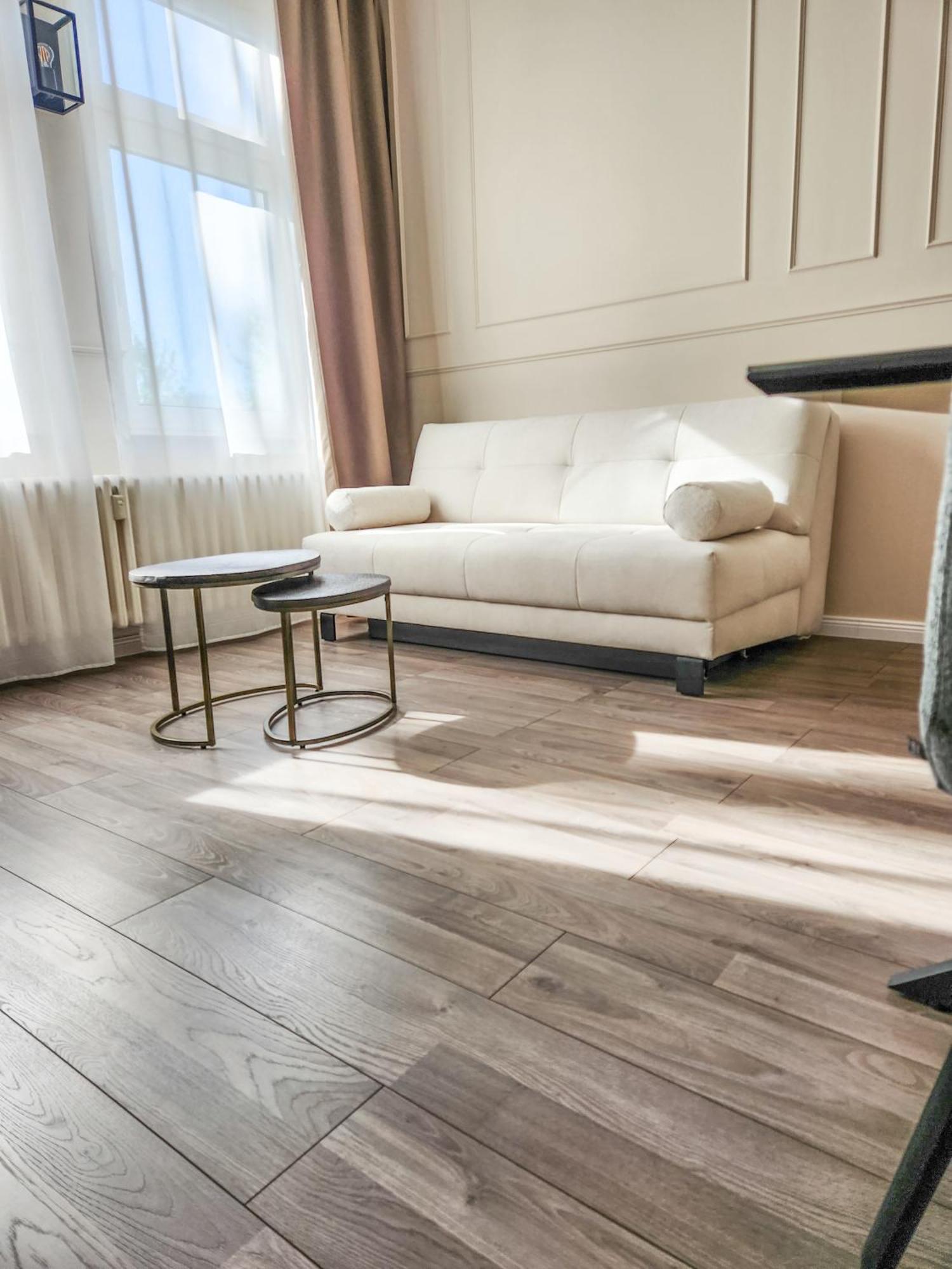 Geli Homes L1 - 2X Zimmer, 2X Kingsize Bett, 1 Bis 4 Personen, Parkplatz, Tv, Wifi, Top Kueche, Kaffee, Tee Luenen Bagian luar foto