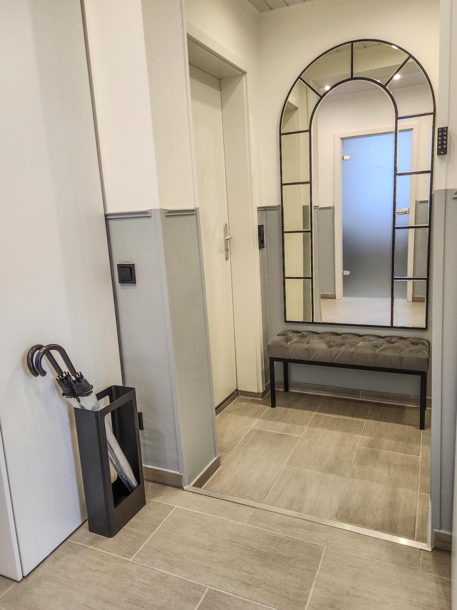 Geli Homes L1 - 2X Zimmer, 2X Kingsize Bett, 1 Bis 4 Personen, Parkplatz, Tv, Wifi, Top Kueche, Kaffee, Tee Luenen Bagian luar foto