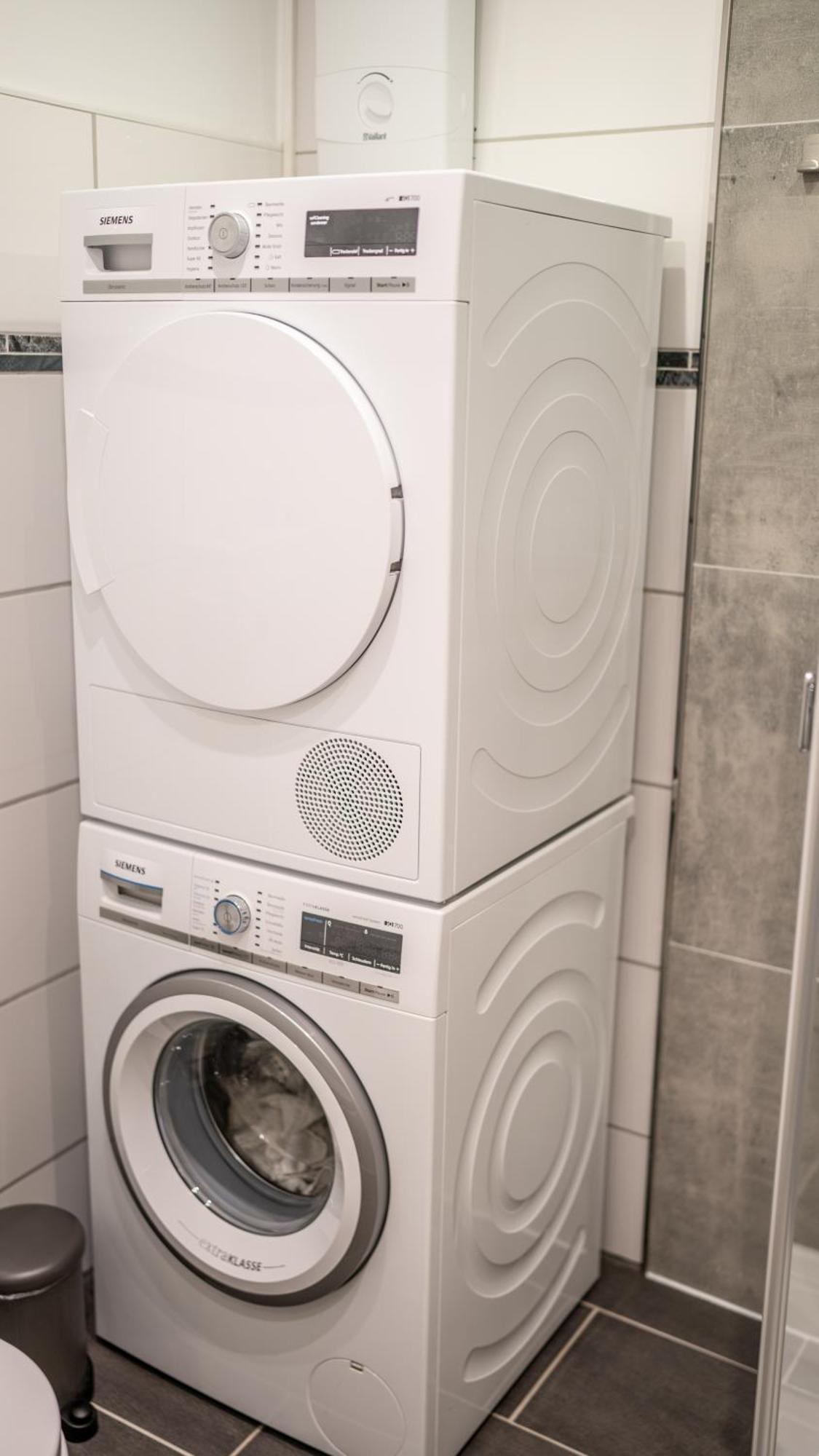 Geli Homes L1 - 2X Zimmer, 2X Kingsize Bett, 1 Bis 4 Personen, Parkplatz, Tv, Wifi, Top Kueche, Kaffee, Tee Luenen Bagian luar foto