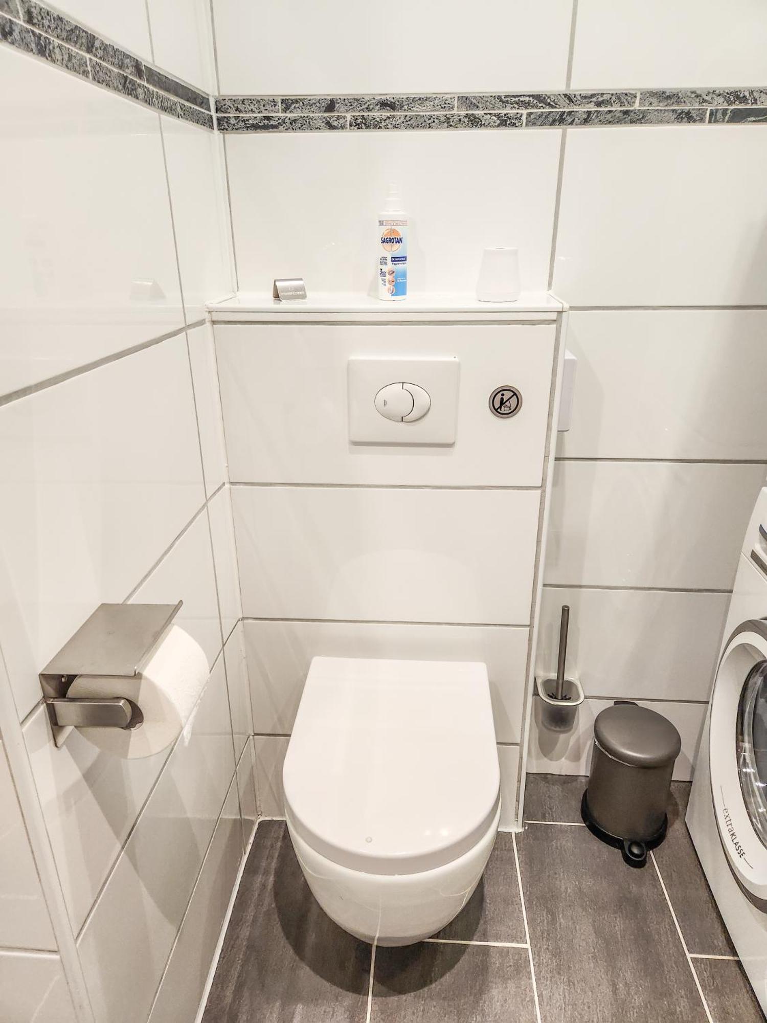 Geli Homes L1 - 2X Zimmer, 2X Kingsize Bett, 1 Bis 4 Personen, Parkplatz, Tv, Wifi, Top Kueche, Kaffee, Tee Luenen Bagian luar foto