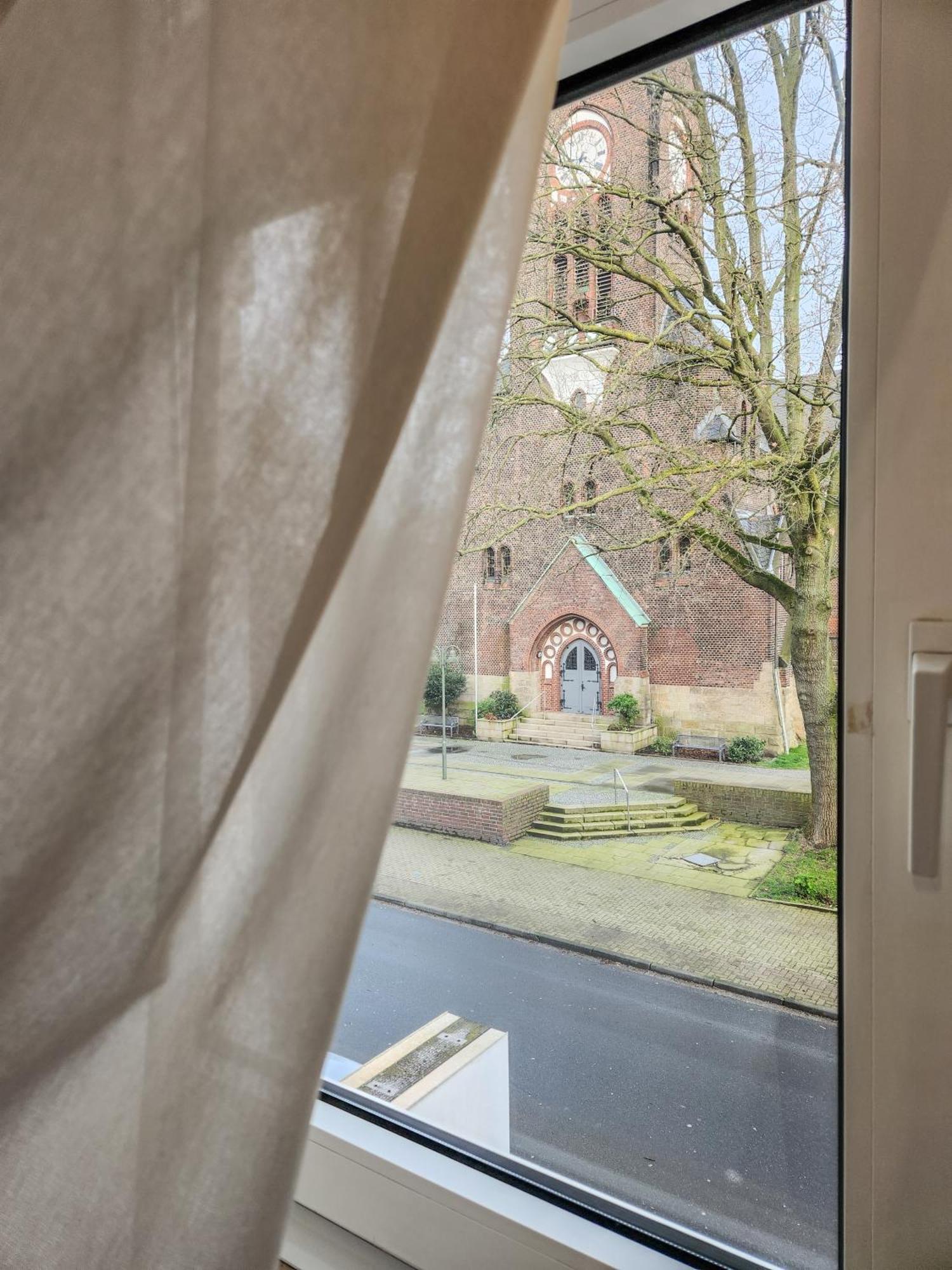 Geli Homes L1 - 2X Zimmer, 2X Kingsize Bett, 1 Bis 4 Personen, Parkplatz, Tv, Wifi, Top Kueche, Kaffee, Tee Luenen Bagian luar foto