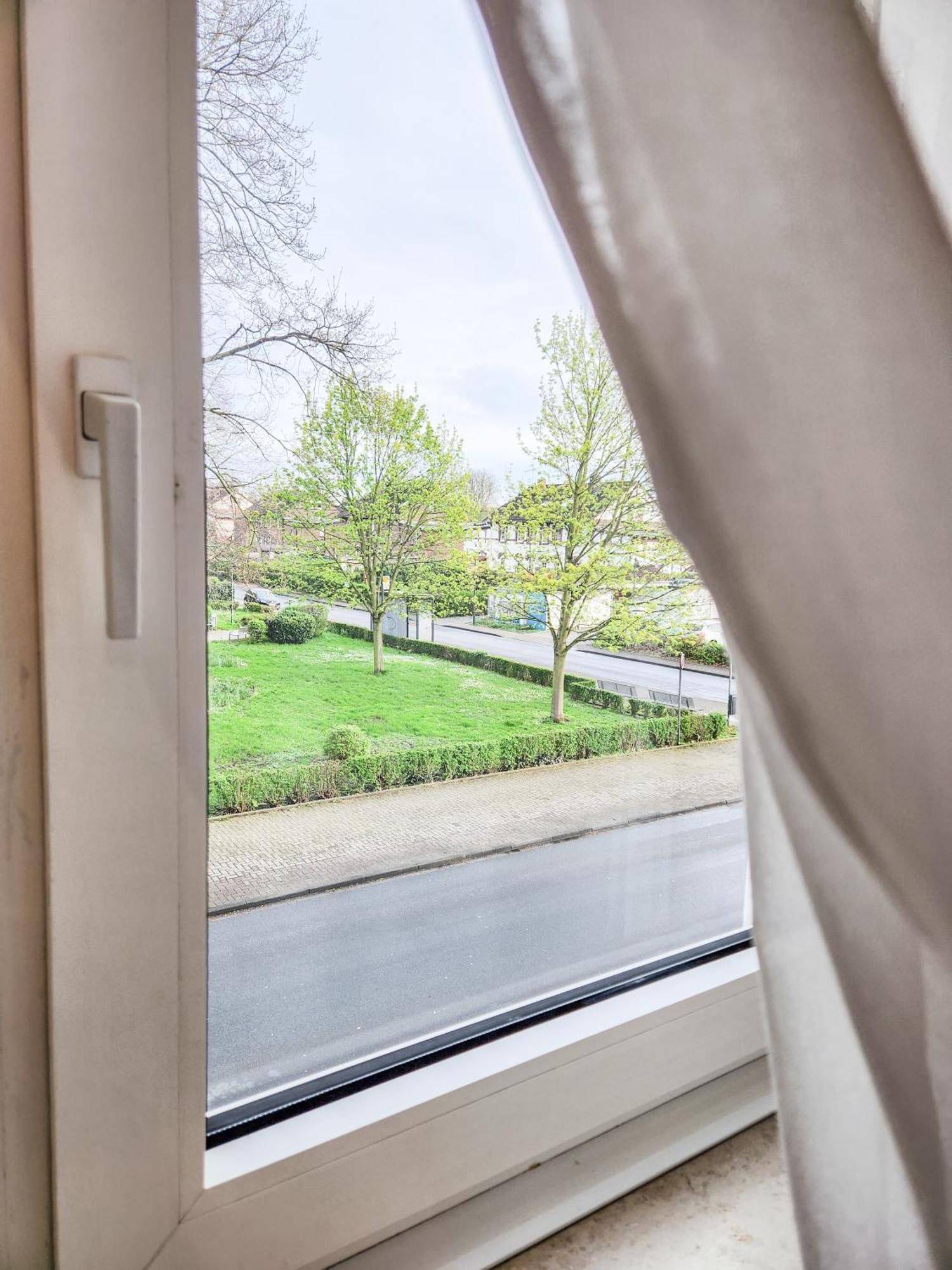 Geli Homes L1 - 2X Zimmer, 2X Kingsize Bett, 1 Bis 4 Personen, Parkplatz, Tv, Wifi, Top Kueche, Kaffee, Tee Luenen Bagian luar foto